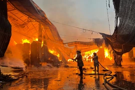 Hà Nội, cháy xưởng gỗ, 5 đơn vị tham gia dập lửa