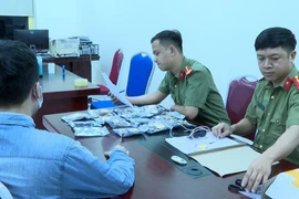 Công an phát hiện 1 nữ sinh viên dùng thẻ CCCD để đi thi hộ