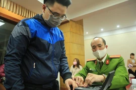 Thu hồi sổ hộ khẩu rồi, làm CCCD gắn chip như thế nào?