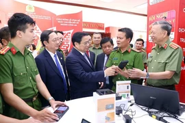 Bộ Công an: Sẽ có Nghị định mới liên quan đến xuất trình sổ hộ khẩu