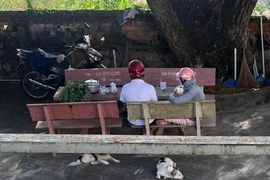 Gia đình viết thư cảm ơn CSGT kịp ngăn 1 phụ nữ định nhảy cầu tự tử