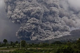 Indonesia: Núi lửa lại phun trào như ngày tận thế