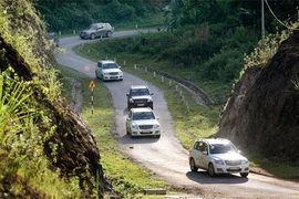Kinh nghiệm sống còn khi lái xe tự động lên đèo, xuống dốc (Bài 1)