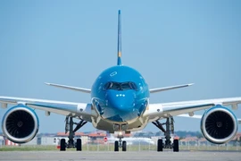 Siêu máy bay A350 gặp sự cố phải quay lại sân bay Nội Bài