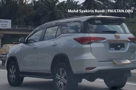  Toyota Fortuner 2016 tiếp tục lộ diện tại Malaysia, sắp về Việt Nam?