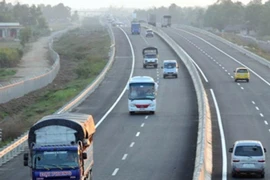 Mức phạt ô tô chạy quá tốc độ trên đường cao tốc