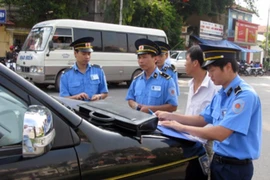 Thanh tra đường bộ được dừng xe trong trường hợp nào?