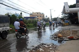 Tự ý kêu thợ sửa vỉa hè có bị phạt?
