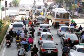 Ô tô chuyển làn không đúng quy định bị phạt thế nào?