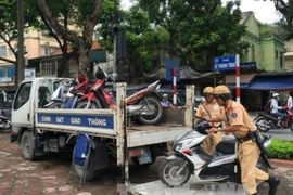 Bị CSGT xử phạt, nộp tiền phạt qua bưu điện như thế nào?