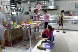 ‘Tàn phá’ siêu thị Auchan: Hơn cả trộm cắp