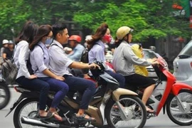 Trường hợp nào xe máy được chở 2 người?
