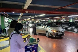 3 góp ý về cách đón tiễn ở sân bay Tân Sơn Nhất