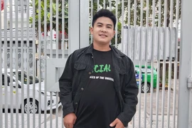 Tác giả đang làm công việc giám sát công trình. Ảnh: NVCC