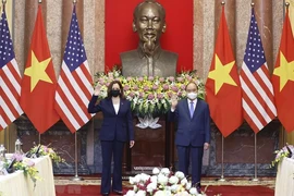 Chủ tịch nước Nguyễn Xuân Phúc hội đàm với Phó Tổng thống Mỹ Kamala Harris vào sáng 25-8 tại Phủ Chủ tịch. Ảnh: TTXVN