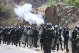 Bolivia: Nhóm vũ trang chiếm căn cứ quân sự, bắt hơn 200 quân nhân làm con tin