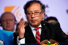 Colombia quyết 'ăn miếng trả miếng' Mỹ liên quan các chuyến bay trục xuất người nhập cư