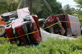 Malaysia: Xe tải chở đá tông trực diện đoàn xe cảnh sát, 9 sĩ quan thiệt mạng
