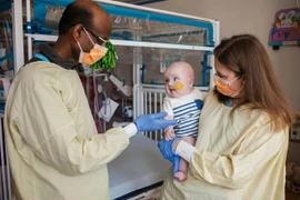 Em bé đầu tiên được cứu sống nhờ chỉnh sửa gene theo kỹ thuật đoạt giải Nobel