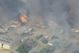 Hiện trường vụ cháy nổ tại nhà kho pháo hoa ở Esparto (hạt Yolo, bang California, Mỹ) hôm 1-7. Ảnh: CBS SAN FRANSICO