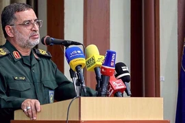 Chiến sự Trung Đông: Xuất hiện 'dòng sông lửa' ngay giữa Tehran; Iran nói sẵn sàng đánh với Mỹ và Israel 6 tháng
