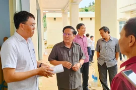 Nhà máy nước liên tục trễ hẹn, người dân vẫn "khát"