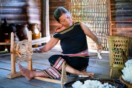 Độc đáo di sản thổ cẩm Ba Na