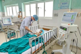 Kon Tum: Dùng rựa gõ vào đầu đạn, 5 người thương vong