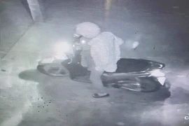 Truy bắt kẻ sát hại vợ cũ rồi bỏ trốn 