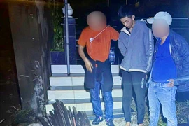 Tạm giữ hình sự 3 thanh niên cạy phá hơn 100 ngôi mộ để trộm tài sản