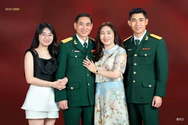 Không ngại gió sương, những bóng hồng tình nguyện viết đơn nhập ngũ