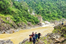 Bơi ra giữa sông Sê San câu cá, 1 nam thanh niên bị nước cuốn trôi