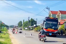 Xe khách va chạm liên hoàn, 2 vợ chồng đi xe máy tử vong