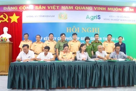 Các doanh nghiệp vận tải ở Gia Lai ký kết không chở mía quá tải, quá khổ 