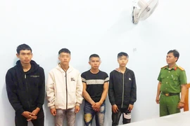 Tạm giữ nhóm thanh thiếu niên chở thiếu nữ đến chòi vắng hiếp dâm