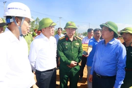 Phó Thủ tướng Hồ Quốc Dũng kiểm tra, chúc Tết đầu năm trên cao tốc Quy Nhơn - Pleiku