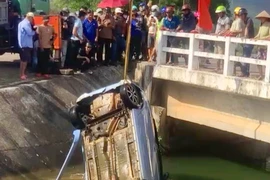 Gia Lai: Phát hiện hai thi thể nam, nữ và xe ô tô dưới kênh