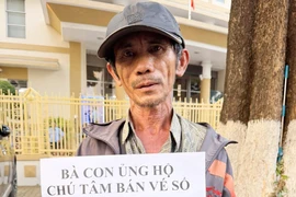 Mất 6 triệu đồng, người đàn ông bán vé số nhận lại món quà bất ngờ