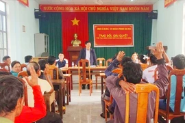 Xã xuống tận nơi hỗ trợ người dân làm sổ hồng, tránh sập bẫy lừa đảo