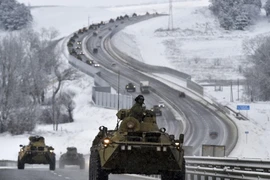 Một đoàn xe quân sự Nga di chuyển trên bán đảo Crimea hồi ngày 18-1. Ảnh: AP 