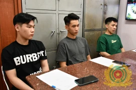 Khởi tố, bắt giam 3 thanh niên biểu diễn bốc đầu xe mô tô trên Quốc lộ 1