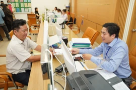 Xóa bỏ biên chế suốt đời: Mạnh dạn trả lương theo KPI