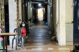 Sạc xe điện tại chung cư: Cấm thì khó, mở thì lo