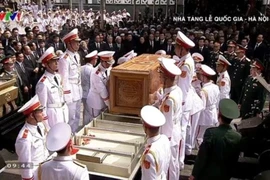 'Kính cẩn nghiêng mình vĩnh biệt bác Đỗ Mười...'