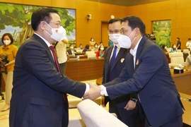 Chủ tịch Quốc hội Vương Đình Huệ gặp mặt các doanh nghiệp tiêu biểu