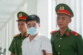 Cựu điều tra viên Hoàng Văn Hưng tự bào chữa, chủ tọa liên tục nhắc nhở