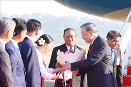 Tổng Bí thư Tô Lâm đã đến thủ đô Vientiane, bắt đầu thăm cấp Nhà nước tới Lào