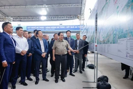 Thủ tướng kiểm tra tiến độ thi công dự án sân bay Gia Bình