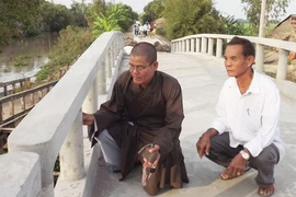 Kỹ sư áo nâu