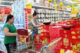 Nhiều hàng lạ mùa tết 